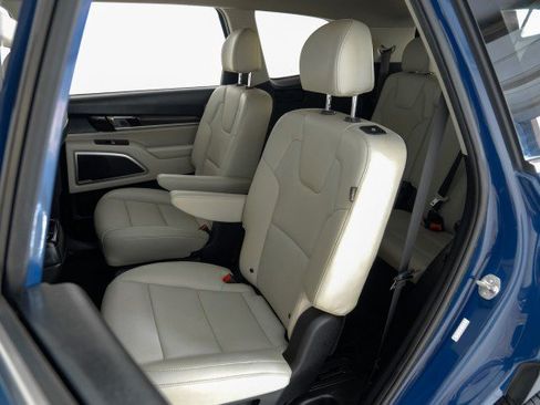 Used 2023 Kia Telluride S w/ S Sunroof Package FWD image 48