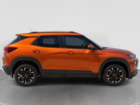 Used 2022 Chevrolet TrailBlazer LT FWD image 2