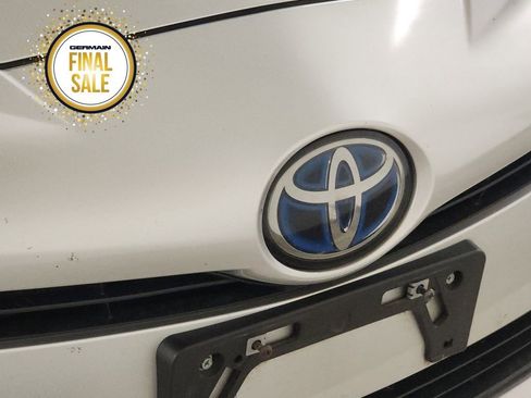 Used 2018 Toyota Prius Two image 11