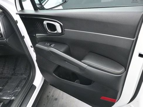 Used 2022 Kia Sorento LX image 10