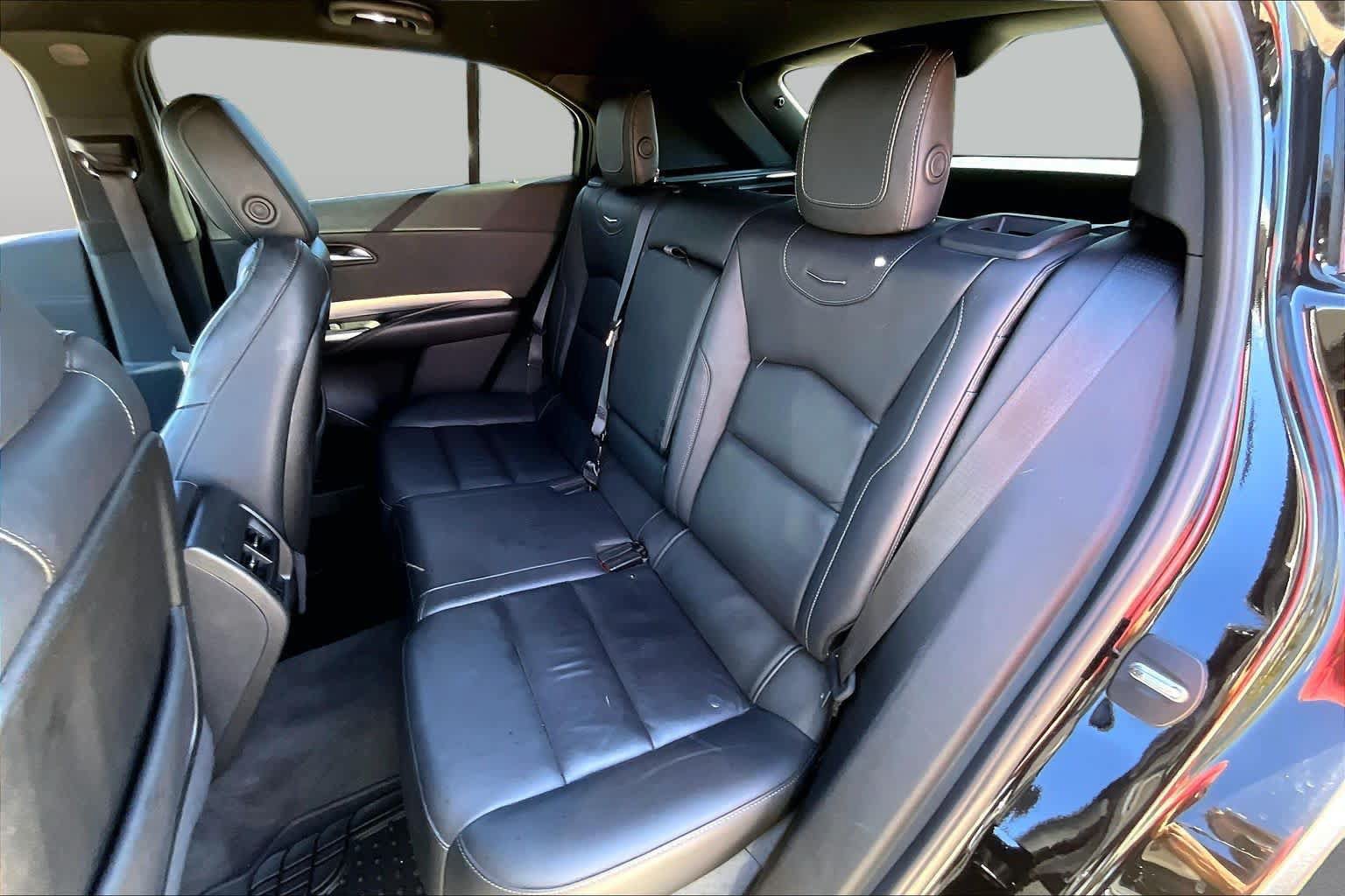 Used 2022 Cadillac XT4 Premium Luxury w/ LPO, ONYX Package FWD image 19