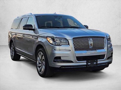 Used 2023 Lincoln Navigator L Reserve AWD/4WD image 3