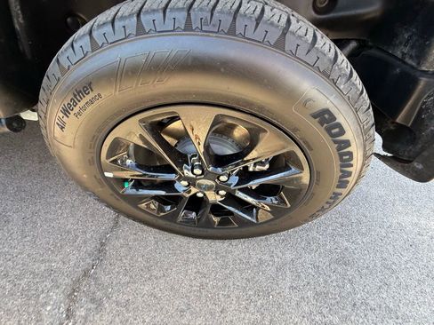 Used 2024 Jeep Wrangler Unlimited Sahara w/ Technology Group image 8