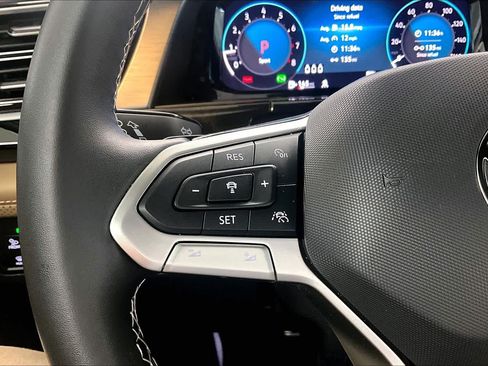 Used 2025 Volkswagen Atlas Cross Sport SE w/ Panoramic Sunroof Package FWD image 24