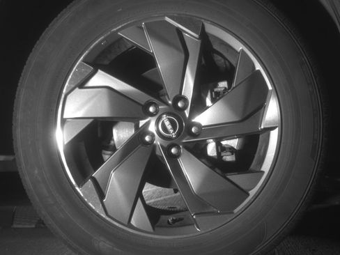 Used 2025 Nissan Rogue SV FWD image 13