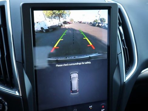 Used 2024 Ford Edge Titanium image 5