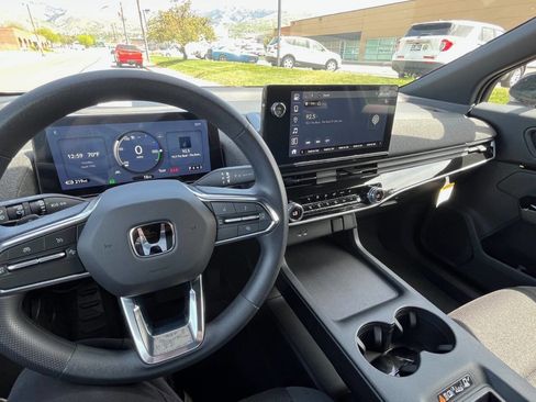Used 2024 Honda Prologue EX image 11