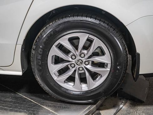 Certified 2021 Toyota Sienna XLE image 7