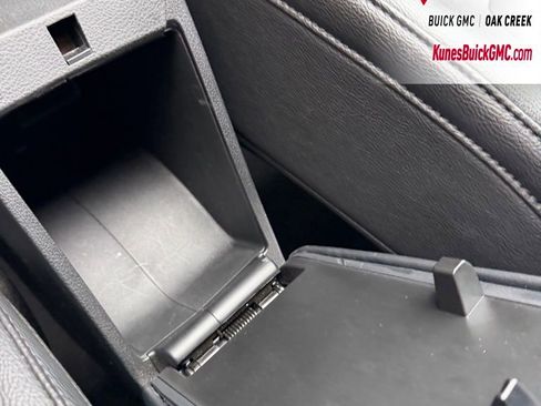 Used 2025 Jeep Compass Limited image 19