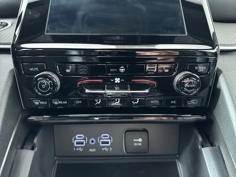 New 2025 Jeep Grand Cherokee Altitude image 24