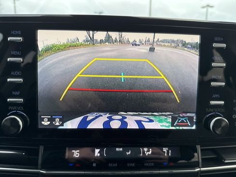 Used 2021 Toyota Sienna Limited image 30