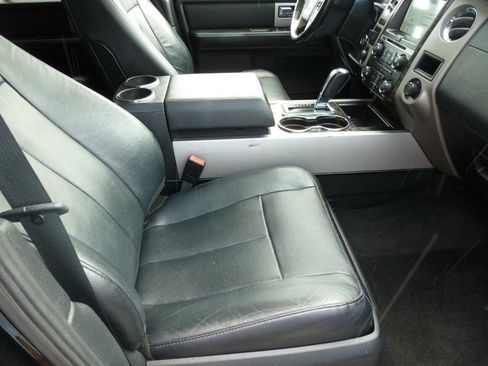 Used 2017 Ford Expedition Limited w/ Equipment Group 301A AWD/4WD image 38