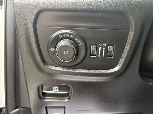 Used 2024 Jeep Grand Cherokee L Limited w/ Luxury Tech Group II image 26