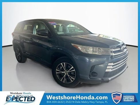 Used 2019 Toyota Highlander LE FWD image 1