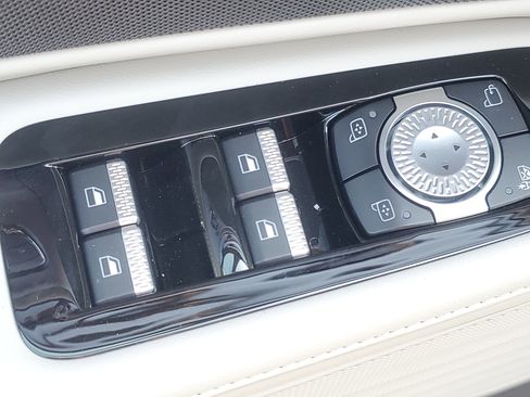 New 2026 Lincoln Nautilus Premier image 8