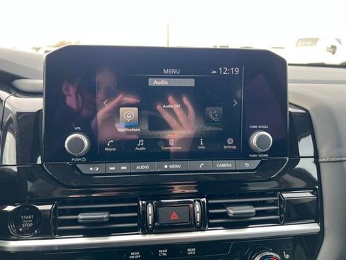 New 2025 Nissan Pathfinder SV w/ Black Appearance Package image 19