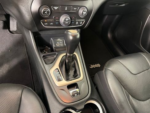 Used 2015 Jeep Cherokee Limited w/ Luxury Group FWD image 18