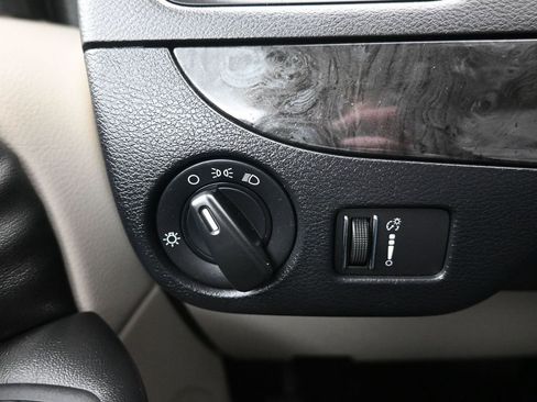 Used 2018 Dodge Grand Caravan SE w/ UConnect Hands-Free Group image 19