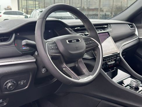 Used 2024 Jeep Grand Cherokee L Limited w/ Luxury Tech Group II image 28