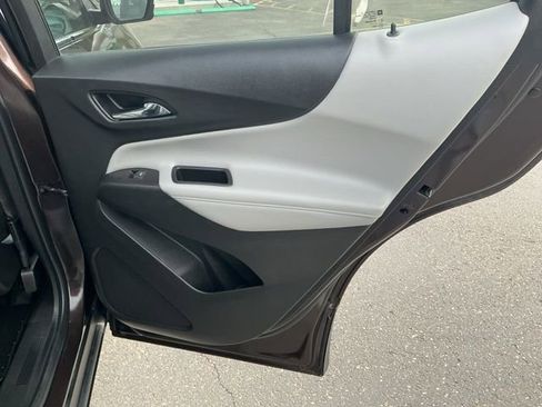 Used 2020 Chevrolet Equinox Premier image 17