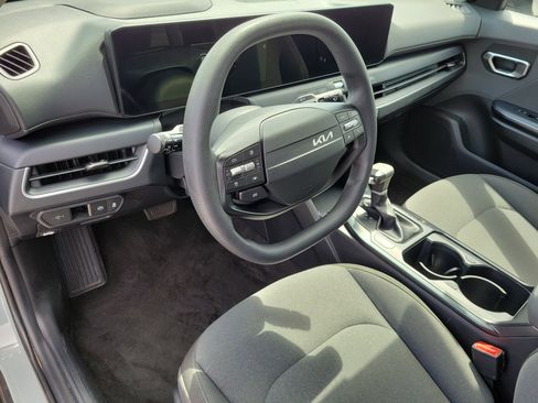 Used 2025 Kia K4 LXS image 12