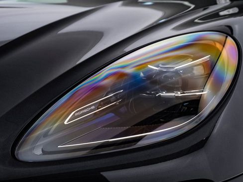 New 2026 Porsche Macan image 7