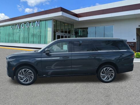New 2025 Lincoln Navigator L Reserve AWD/4WD image 7