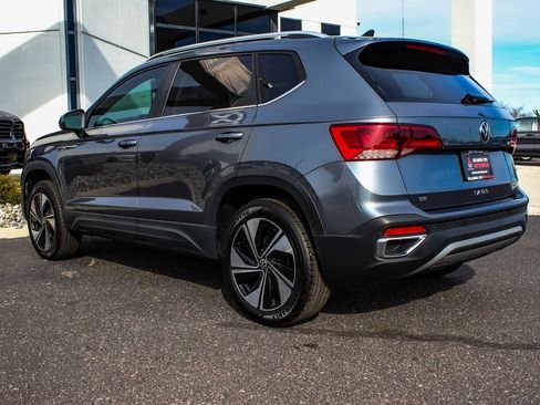 Used 2024 Volkswagen Taos SE w/ Panoramic Sunroof Package image 4