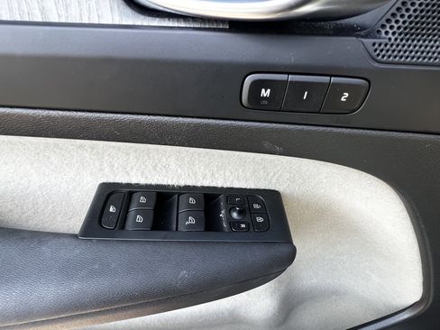 Used 2023 Volvo XC40 B5 Plus image 15