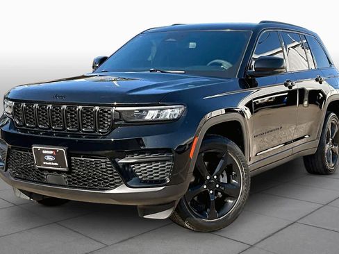 Used 2024 Jeep Grand Cherokee Altitude AWD/4WD image 35