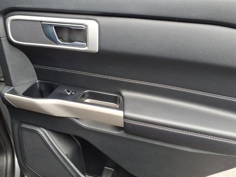 Certified 2022 Ford Explorer XLT w/ Equipment Group 202A image 11