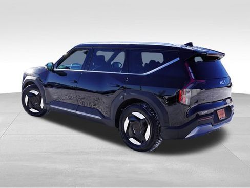 Used 2026 Kia EV9 Wind image 8