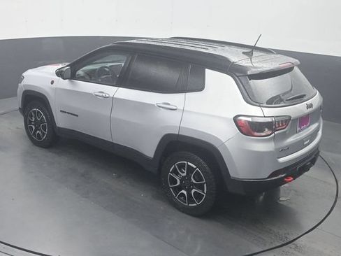 Used 2025 Jeep Compass Trailhawk w/ Trailer Tow Group AWD/4WD image 23