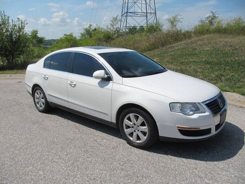 Used 2006 Volkswagen Passat Value Edition FWD image 10
