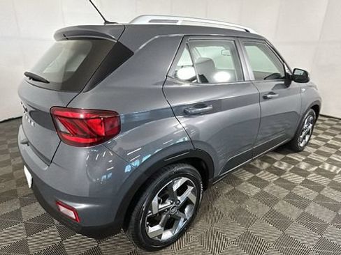 Used 2025 Hyundai Venue SEL FWD image 3