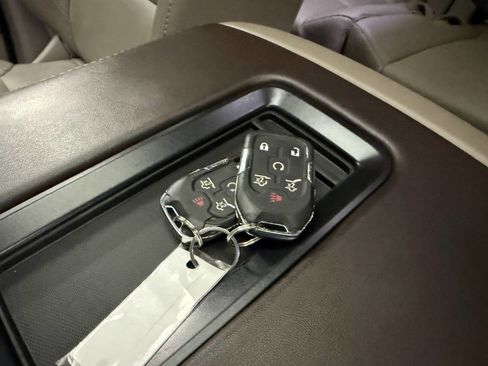 Used 2018 Chevrolet Suburban LT w/ LT Signature Package image 16