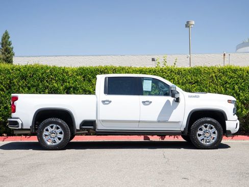 Used 2024 Chevrolet Silverado 2500 High Country w/ High Country Premium Package AWD/4WD image 4