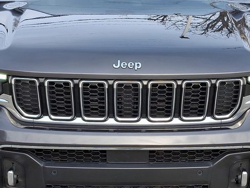 Used 2022 Jeep Grand Cherokee L Overland image 9