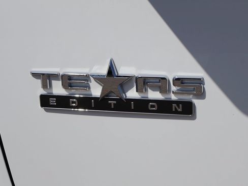 Used 2024 Chevrolet Silverado 2500 LT w/ Texas Edition AWD/4WD image 3