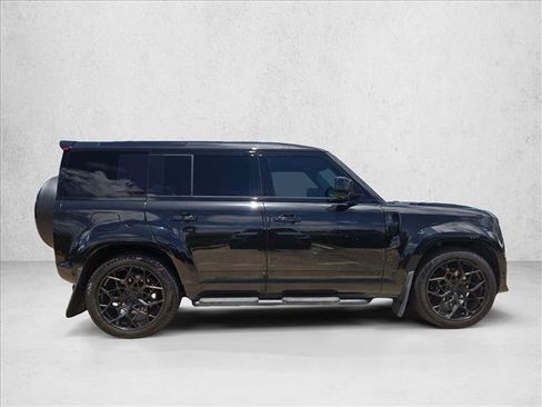 Used 2024 Land Rover Defender 110 V8 AWD/4WD image 4