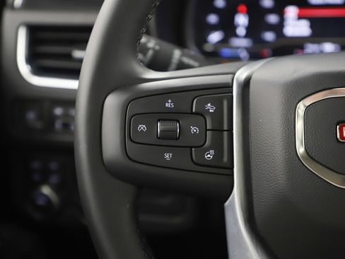 Used 2023 GMC Yukon XL SLT w/ SLT Premium Package image 30