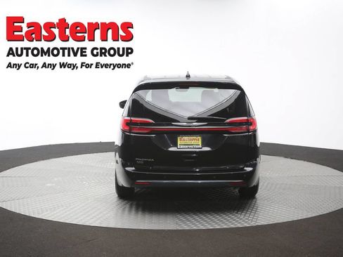 Used 2023 Chrysler Pacifica Touring-L FWD image 38