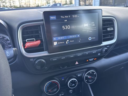 Used 2021 Hyundai Venue SE image 32