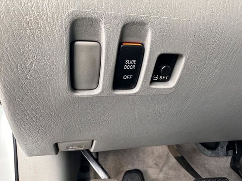 Used 2010 Toyota Sienna LE image 18