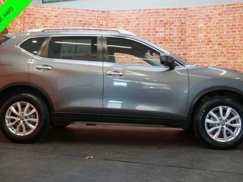 Used 2017 Nissan Rogue SV w/ SV Premium Package image 8