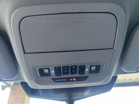 Used 2023 Ford Explorer XLT w/ Equipment Group 202A AWD/4WD image 44