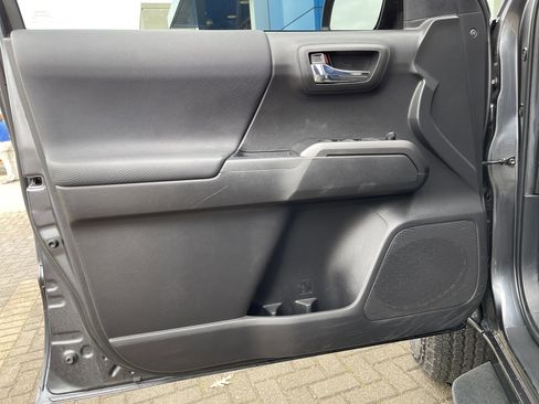 Used 2023 Toyota Tacoma TRD Off-Road image 16