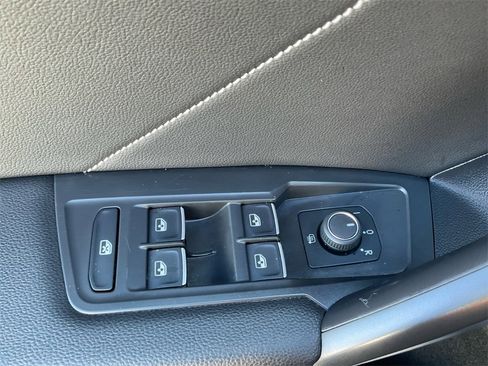 Used 2023 Volkswagen Tiguan SE R-Line image 27