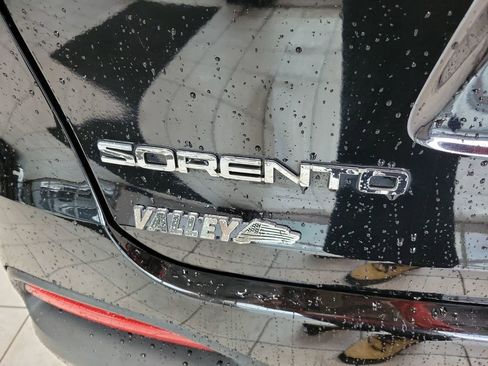 Used 2016 Kia Sorento LX image 14