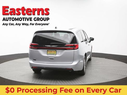 Used 2024 Chrysler Pacifica Touring-L FWD image 39